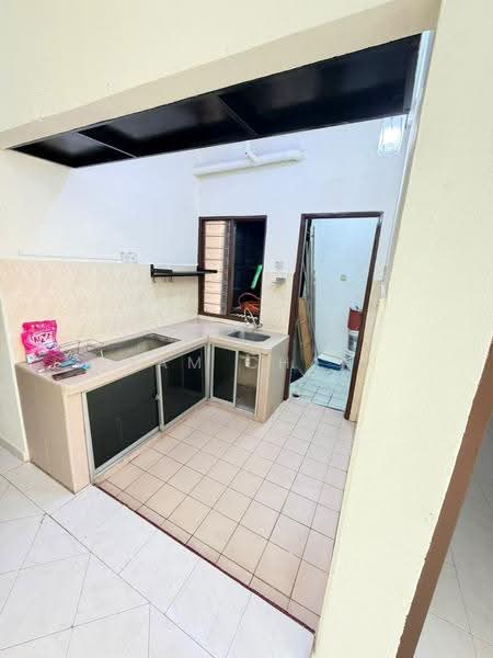 Rumah Flat untuk Disewa di Rumah Pangsa Nilam Sari - Sam Chan - Kitchen - PropertyGuru.com.my