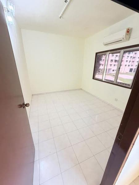 Rumah Flat untuk Disewa di Rumah Pangsa Nilam Sari - Sam Chan - Interior - PropertyGuru.com.my