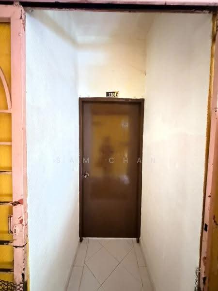 Rumah Flat untuk Disewa di Rumah Pangsa Nilam Sari - Sam Chan - Entrance - PropertyGuru.com.my