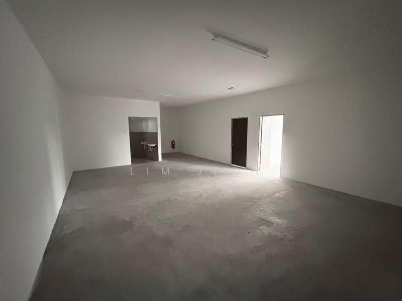 Terrace Factory for Sale in Telok Panglima Garang (Selangor) - Lim Jeon - Bathroom - PropertyGuru.com.my