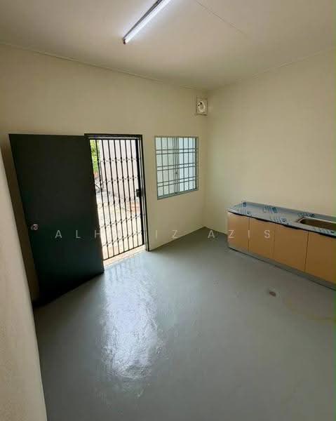 2-storey Terraced House for Sale in Taman Dato Abdul Rahman Jaafar (Batu Pahat) - ALHAFIZ AZIS - Kitchen - PropertyGuru.com.my