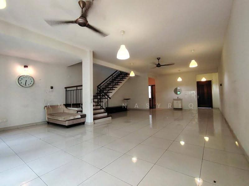 2-storey Terraced House for Sale in Denai Alam (Shah Alam) - Amirul Nasyriq - Living Room - PropertyGuru.com.my