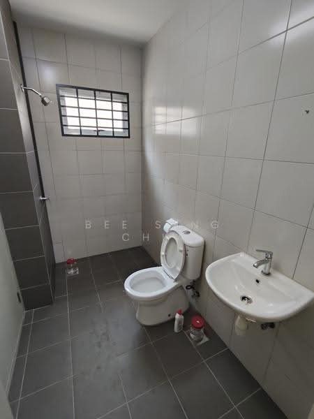 Rumah Teres 2-Tingkat untuk Dijual di Bandar Rimbayu (Telok Panglima Garang) - Adam Chia - Bathroom - PropertyGuru.com.my