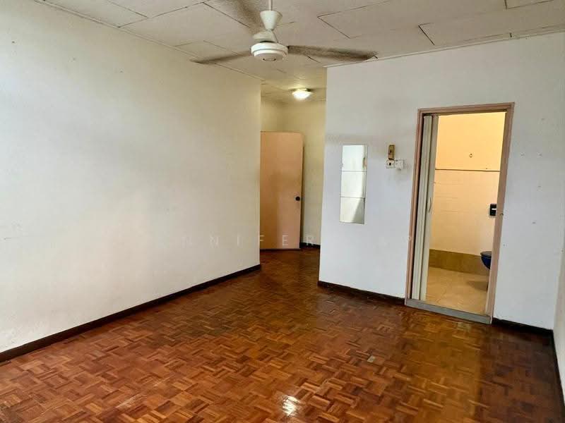 2-storey Terraced House for Sale in Taman Desa (Kuala Lumpur) - Jennifer Yap - En-suite master bedroom - PropertyGuru.com.my