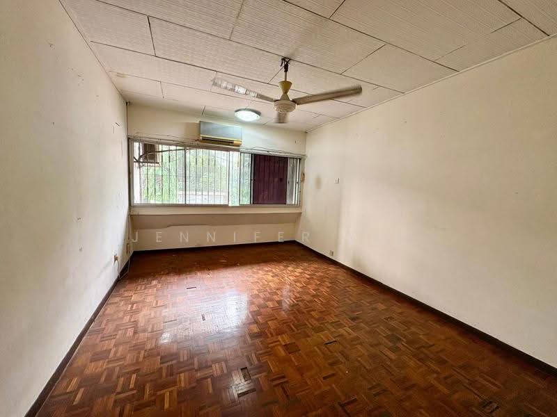 2-storey Terraced House for Sale in Taman Desa (Kuala Lumpur) - Jennifer Yap - En-suite master bedroom - PropertyGuru.com.my