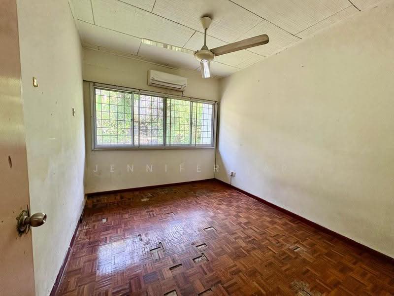 2-storey Terraced House for Sale in Taman Desa (Kuala Lumpur) - Jennifer Yap - 1st back room facing garden - PropertyGuru.com.my