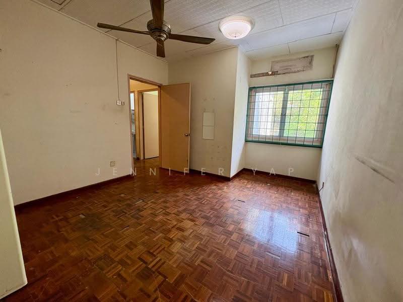 2-storey Terraced House for Sale in Taman Desa (Kuala Lumpur) - Jennifer Yap - 2nd back room facing garden - PropertyGuru.com.my
