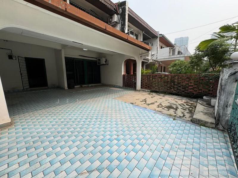 2-storey Terraced House for Sale in Taman Desa (Kuala Lumpur) - Jennifer Yap - car porch for for 2 cars - PropertyGuru.com.my