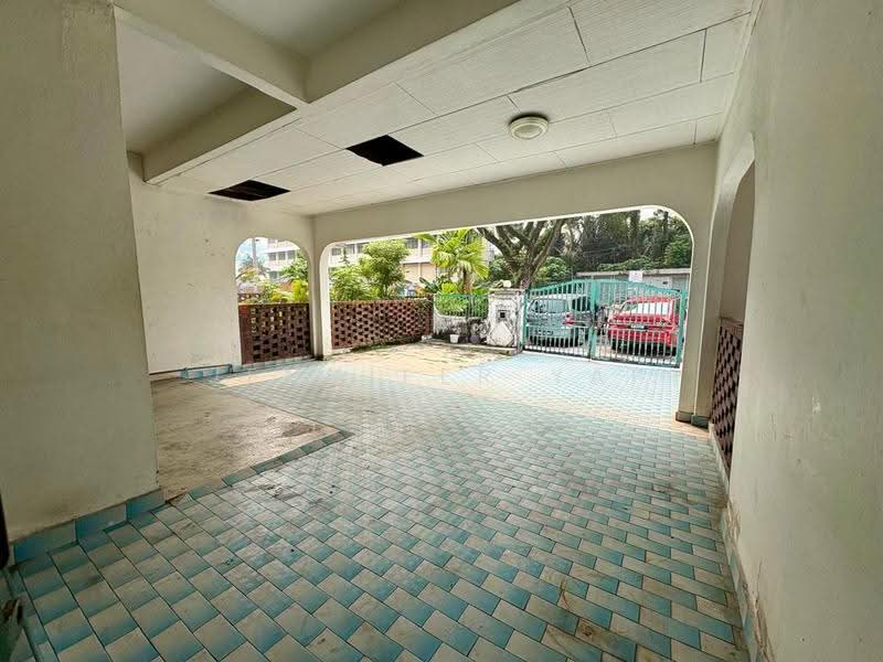 2-storey Terraced House for Sale in Taman Desa (Kuala Lumpur) - Jennifer Yap - car porch for for 2 cars - PropertyGuru.com.my