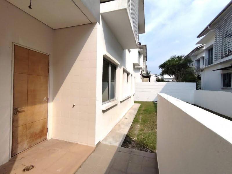 Rumah Berkembar untuk Dijual di Denai Alam (Shah Alam) - Amirul Nasyriq - Exterior - PropertyGuru.com.my