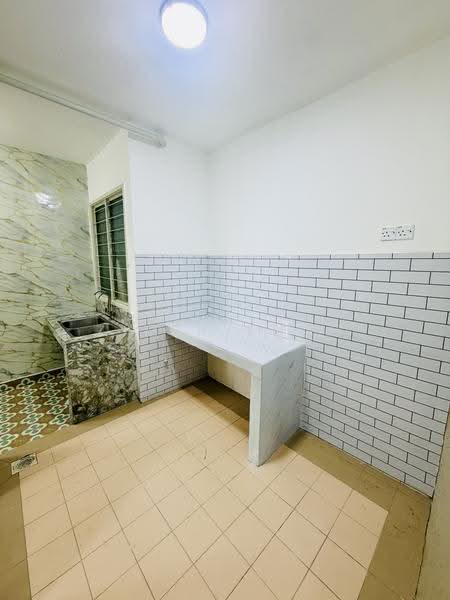 Apartment for Sale at Pangsapuri Seri Kayan - Zimir Shah - Kitchen - PropertyGuru.com.my