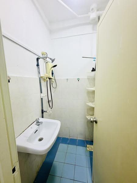 Apartment for Sale at Pangsapuri Seri Kayan - Zimir Shah - Bathroom - PropertyGuru.com.my