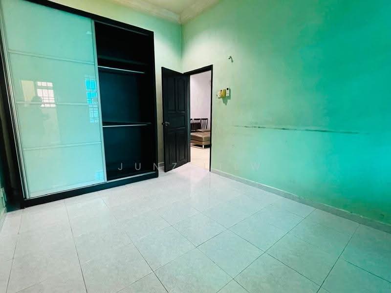 1-storey Terraced House for Sale in Taman Nusa Bestari 2 (Iskandar Puteri (Nusajaya)) - Junz Liew - Bedroom - PropertyGuru.com.my