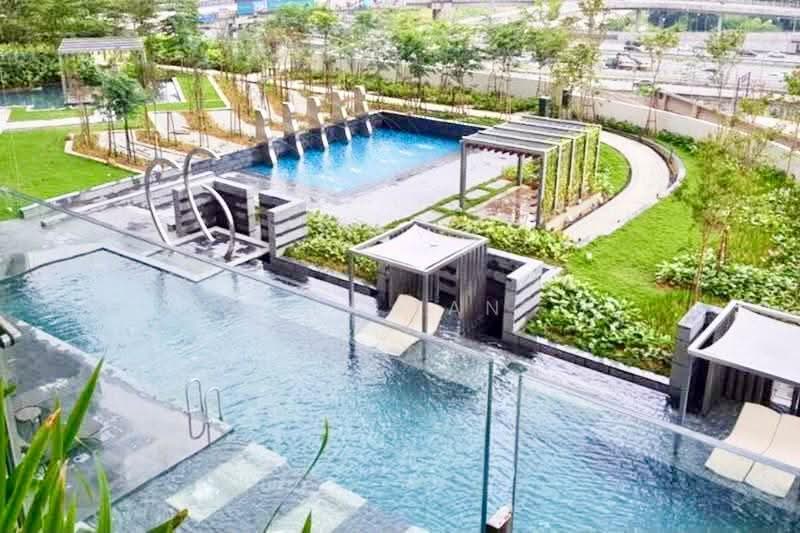 Kediaman Servis untuk Dijual di Vogue Suites One - Rex Tan - Pool - PropertyGuru.com.my