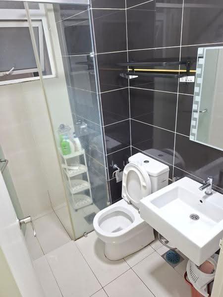 Kediaman Servis untuk Disewa di Skypod Residence - Yi Jun - Bathroom - PropertyGuru.com.my