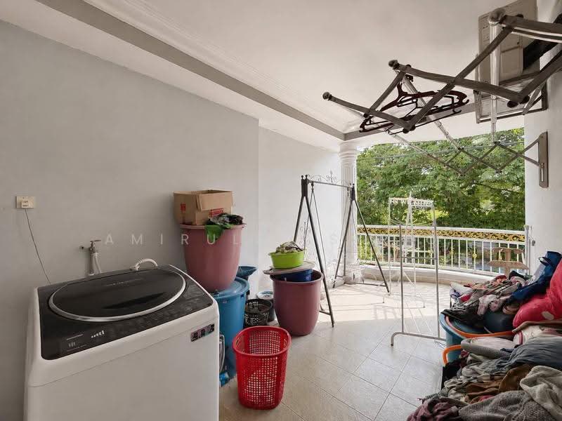 2-storey Terraced House for Sale in Seksyen 19 (Shah Alam) - Amirul Nasyriq - Balcony - PropertyGuru.com.my