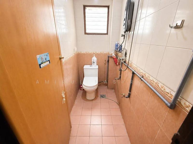 2-storey Terraced House for Sale in Seksyen 19 (Shah Alam) - Amirul Nasyriq - Bathroom - PropertyGuru.com.my
