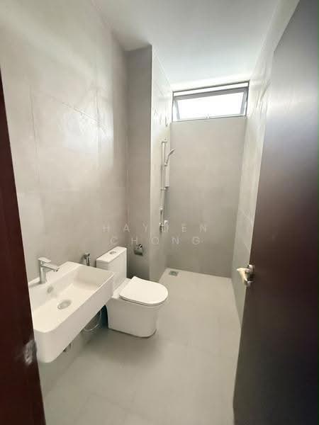Rumah Kluster untuk Dijual di Austin Crest (Johor Bahru) - Hayden Chong - Bathroom - PropertyGuru.com.my