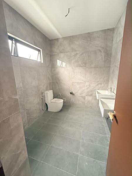 Rumah Kluster untuk Dijual di Austin Crest (Johor Bahru) - Hayden Chong - Bathroom - PropertyGuru.com.my