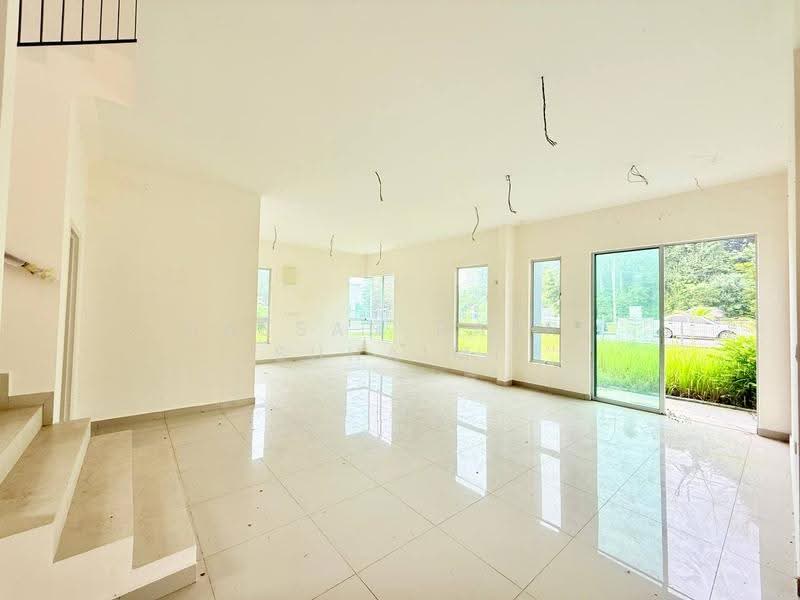 Bungalow House for Sale in Seremban (Negeri Sembilan) - Hassan Basri Suhaimi - Living Room - PropertyGuru.com.my