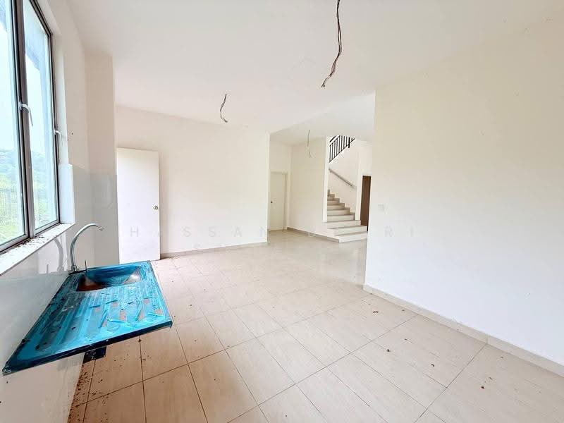 Bungalow House for Sale in Seremban (Negeri Sembilan) - Hassan Basri Suhaimi - Kitchen - PropertyGuru.com.my