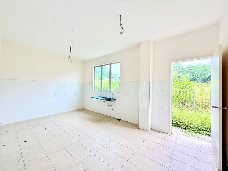 Bungalow House for Sale in Seremban (Negeri Sembilan) - Hassan Basri Suhaimi - Kitchen - PropertyGuru.com.my