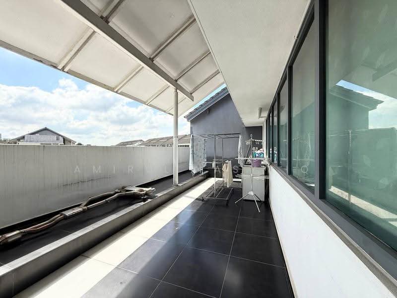 3-storey Terraced House for Sale in Shah Alam (Selangor) - Amirul Nasyriq - Balcony - PropertyGuru.com.my