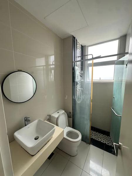 Kediaman Servis untuk Disewa di Skypod Residence - Yi Jun - Bathroom - PropertyGuru.com.my