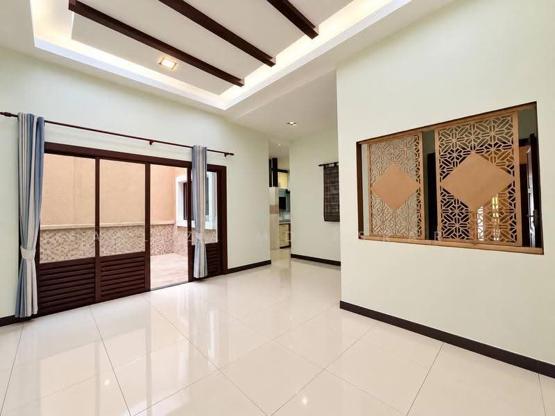 2-storey Terraced House for Sale in Denai Alam (Shah Alam) - Asliza Md Asrar - Living Room - PropertyGuru.com.my