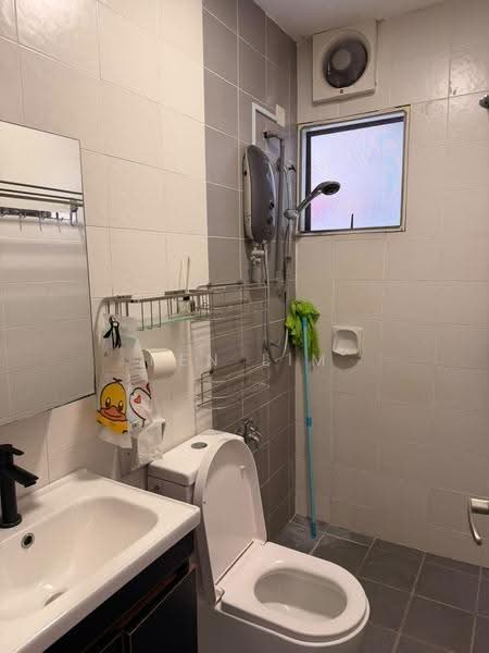 Rumah Teres 2-Tingkat untuk Disewa di Sungai Long (Bandar Sungai Long) - Ken Lim - Bathroom - PropertyGuru.com.my