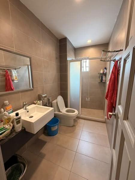 Rumah Teres 2-Tingkat untuk Disewa di Sungai Long (Bandar Sungai Long) - Ken Lim - Bathroom - PropertyGuru.com.my