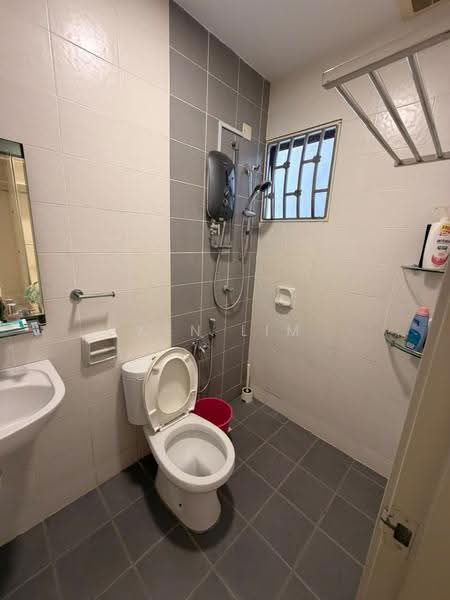 Rumah Teres 2-Tingkat untuk Disewa di Sungai Long (Bandar Sungai Long) - Ken Lim - Bathroom - PropertyGuru.com.my