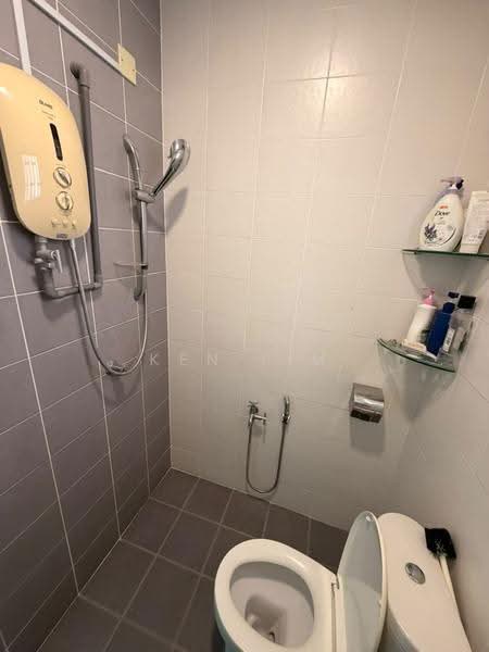 Rumah Teres 2-Tingkat untuk Disewa di Sungai Long (Bandar Sungai Long) - Ken Lim - Bathroom - PropertyGuru.com.my