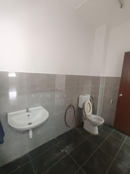 Rumah Teres 2-Tingkat untuk Disewa di Bandar Mahkota Cheras (Cheras) - Kenny Lai - Bathroom - PropertyGuru.com.my