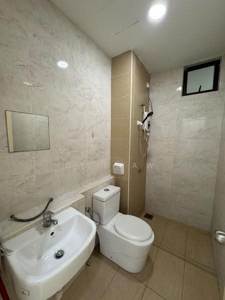 Kediaman Servis untuk Dijual di D'Summit Residences - CY Khaw - Bathroom - PropertyGuru.com.my