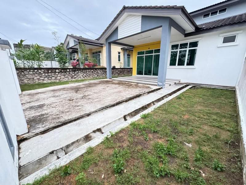 Rumah Berkembar untuk Dijual di Kluang (Johor) - ALHAFIZ AZIS - Exterior - PropertyGuru.com.my