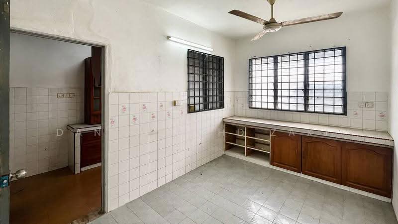 2-storey Terraced House for Sale in Klang (Selangor) - Danial Mohd Zaki - Kitchen - PropertyGuru.com.my