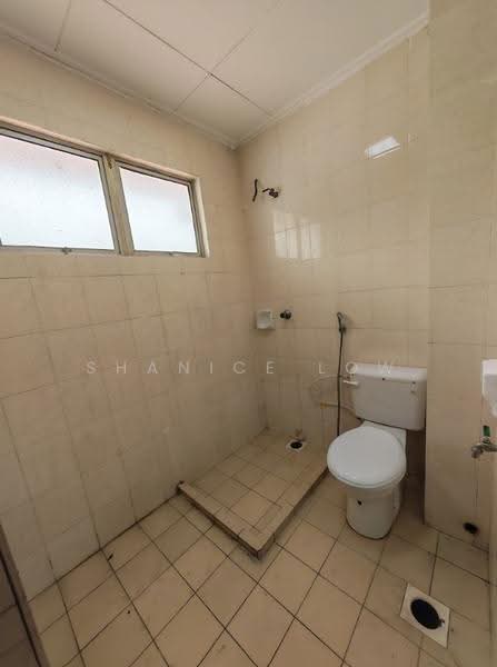 Rumah Teres 2-Tingkat untuk Dijual di TAMAN PUCHONG UTAMA (Puchong) - Shanice Low - Bathroom - PropertyGuru.com.my