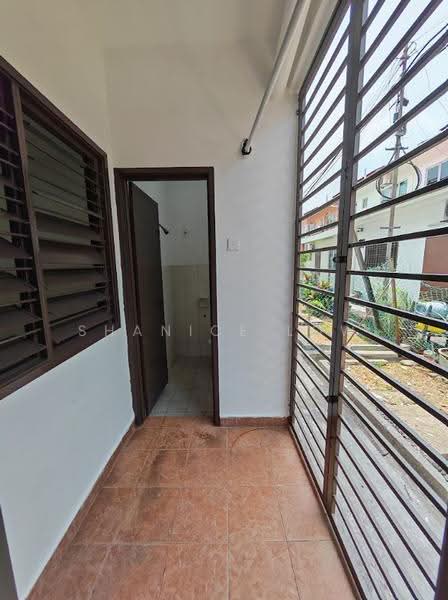 Rumah Teres 2-Tingkat untuk Dijual di TAMAN PUCHONG UTAMA (Puchong) - Shanice Low - Bathroom - PropertyGuru.com.my