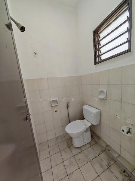 Rumah Teres 2-Tingkat untuk Dijual di TAMAN PUCHONG UTAMA (Puchong) - Shanice Low - Bathroom - PropertyGuru.com.my