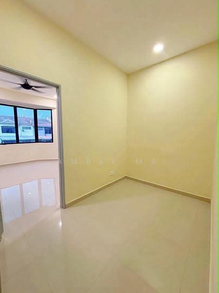 Rumah Teres 2-Tingkat untuk Dijual di Taman Anggerik (Tampoi) - Amber Ma - PropertyGuru.com.my