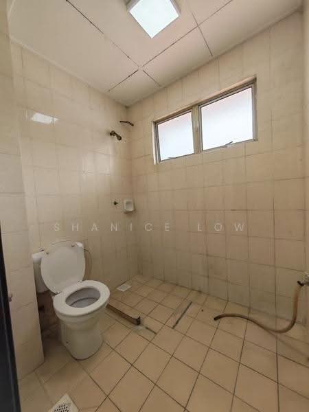 Rumah Teres 2-Tingkat untuk Dijual di TAMAN PUCHONG UTAMA (Puchong) - Shanice Low - Bathroom - PropertyGuru.com.my