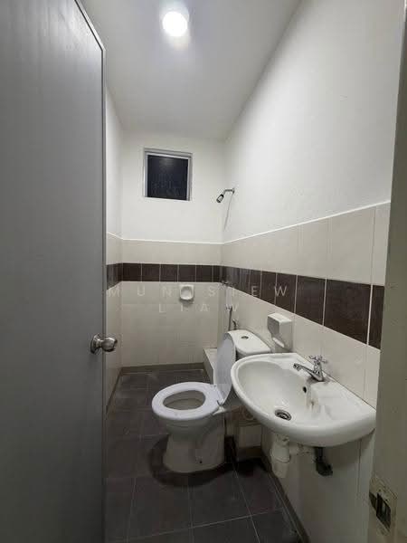 Apartment for Sale at Putatan Platinum Apartment - Mun Siew Liaw - Bathroom - PropertyGuru.com.my