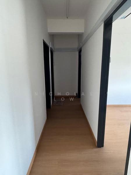 Apartment for Rent at Pangsapuri Pulai Mutiara 3 - Nicholas Low - Corridor - PropertyGuru.com.my