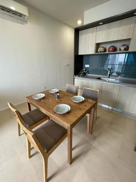 Kediaman Servis untuk Dijual di 10 Stonor - Rex Tan - Dining Room - PropertyGuru.com.my