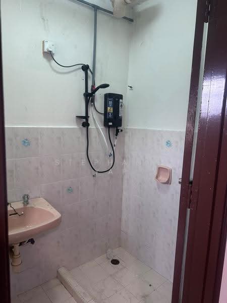 Apartment for Rent at Lily & Jasmine Apartment - Stephanie Yap - Bathroom - PropertyGuru.com.my