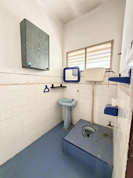 2-storey Terraced House for Sale in Taman Overseas Union (Taman Oug) (Jalan Klang Lama (Old Klang Road)) - Jimmy Ng - Bathroom - PropertyGuru.com.my