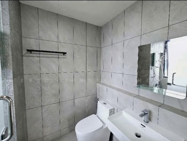 Kediaman Servis untuk Dijual di Emerald 9 - Ken Lim - Bathroom - PropertyGuru.com.my