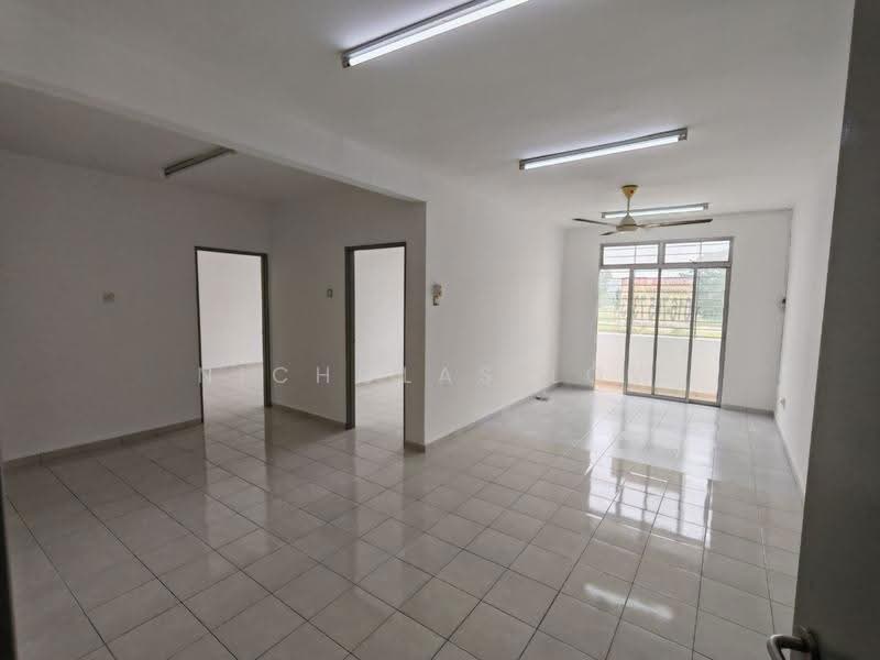 Pangsapuri untuk Disewa di Seri Mutiara Mas - Nicholas Low - Living Room - PropertyGuru.com.my