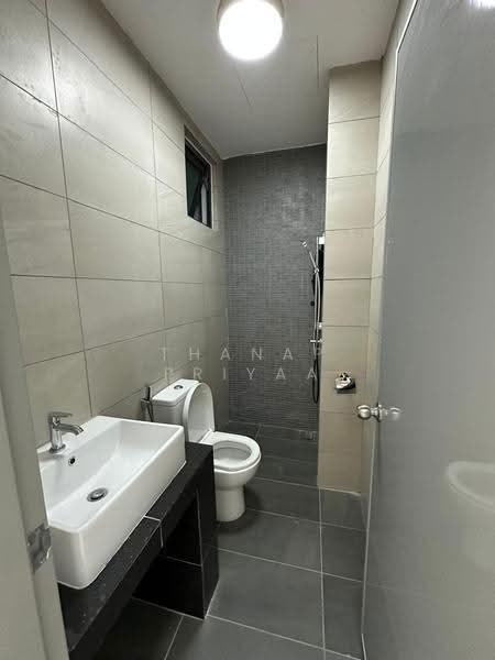Apartment for Rent at D7 (D'Seven Lagoon Perdana) - Thanap Priyaa - Bathroom - PropertyGuru.com.my